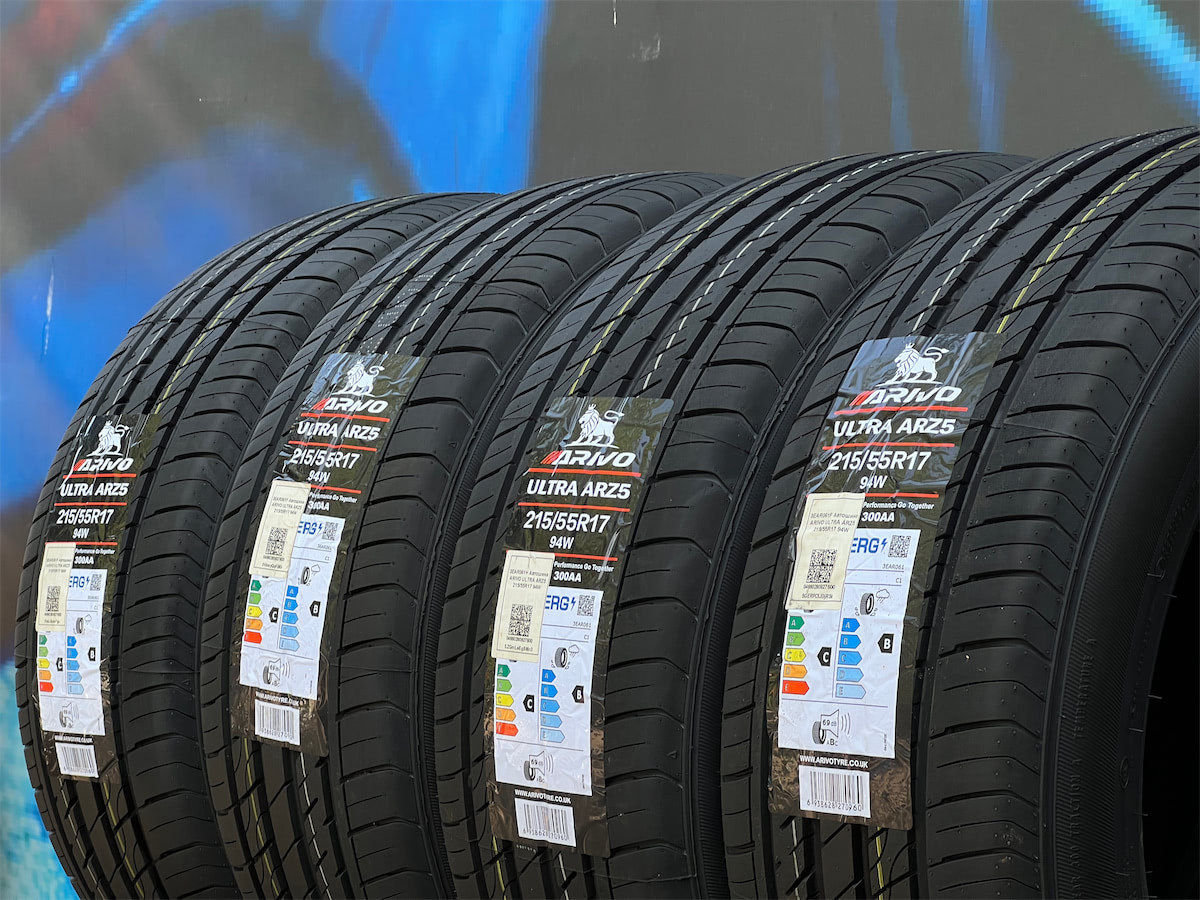 Комплект (4 шт) Arivo Ultra ARZ5 215/55 R17 94W