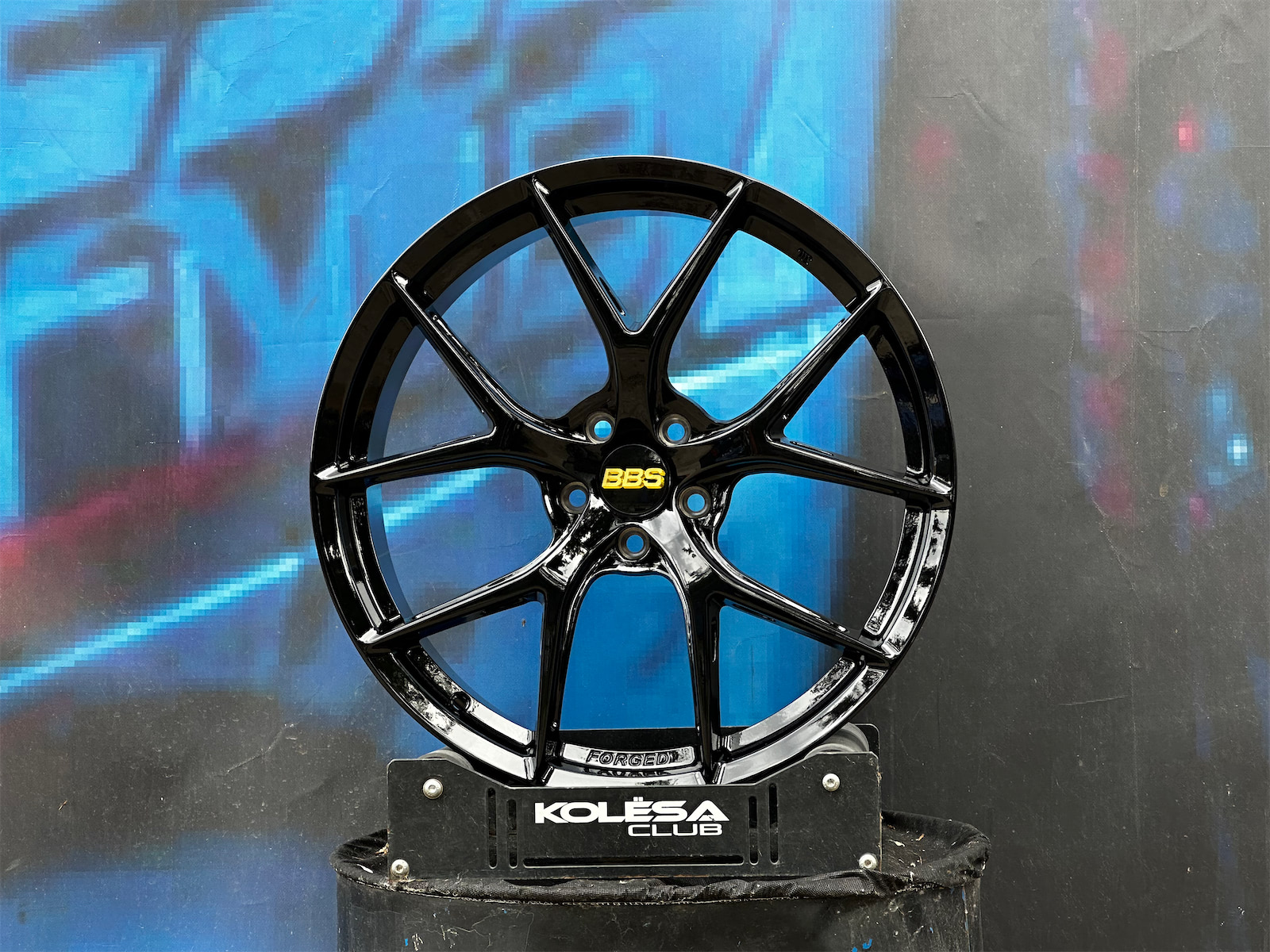 BBS Design FI-R 8,5j-18 5*114,3 ET35 d73,1 GB
