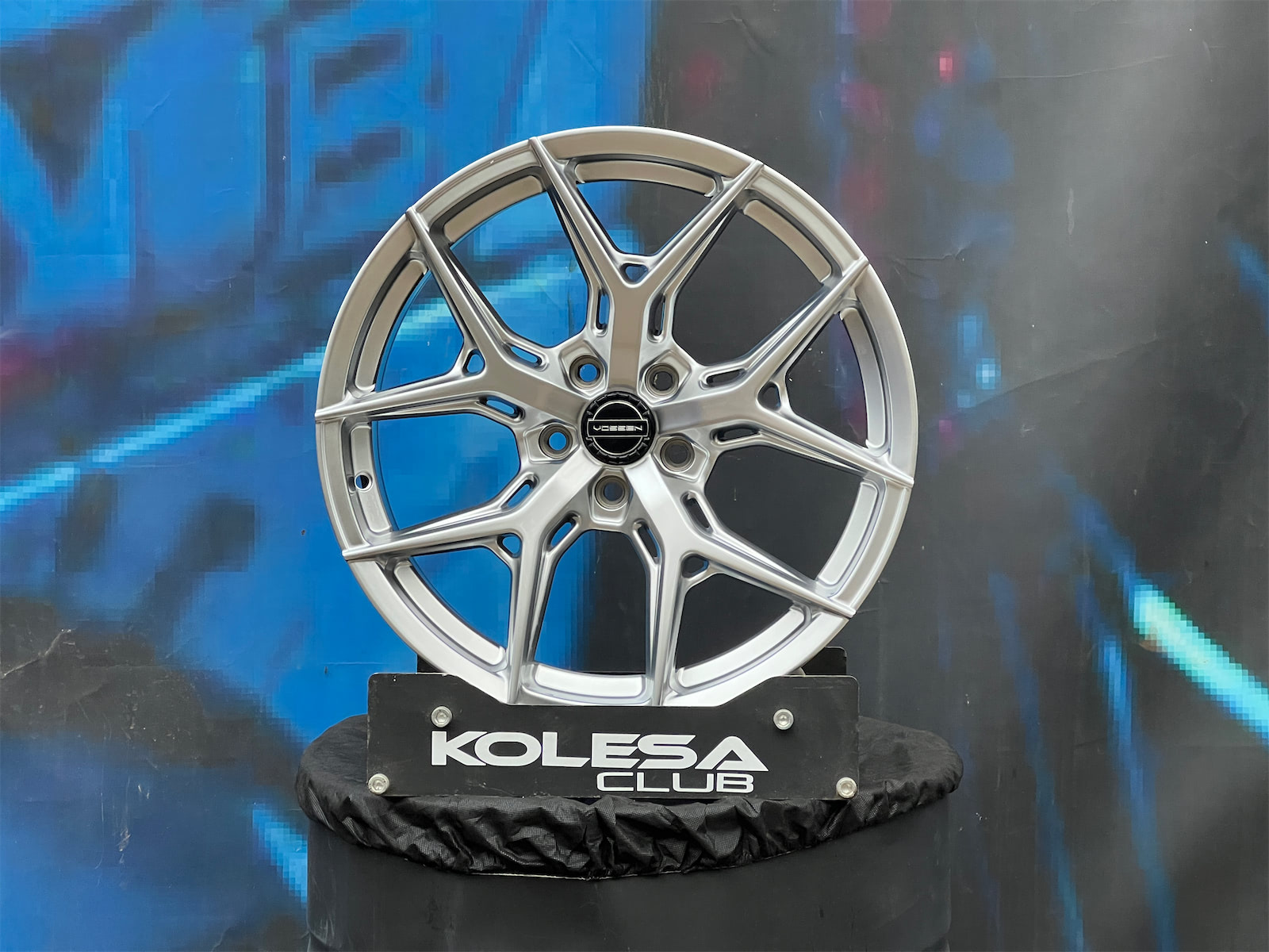 Комплект (4 шт) Vossen Design HF5 8,5j-19 5*108 ET35 d73,1 HS