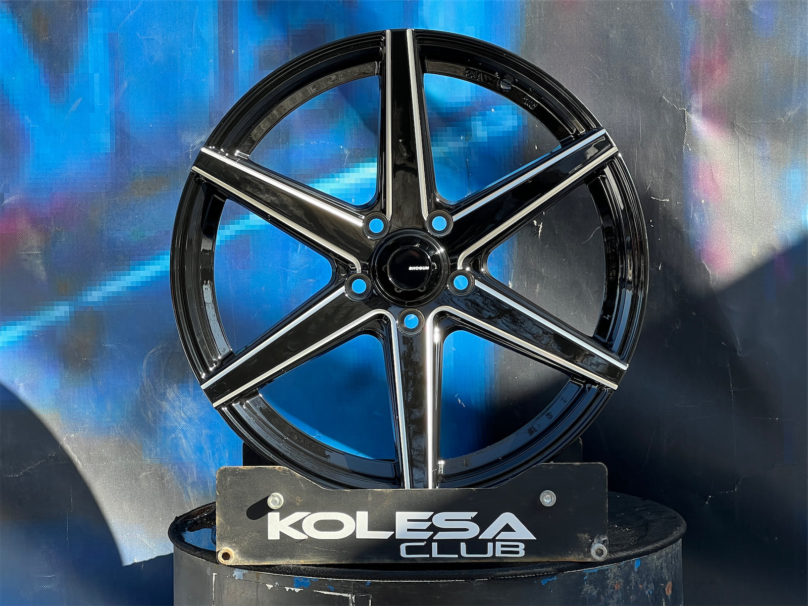 Shogun Design S6 8,5j-18 5*114,3 ET33 d73,1 GBF