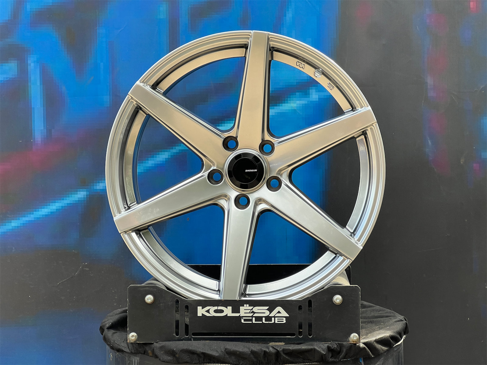 Комплект (4 шт) Shogun Design S6 8,5j-18 5*112 ET33 d66,6 HB