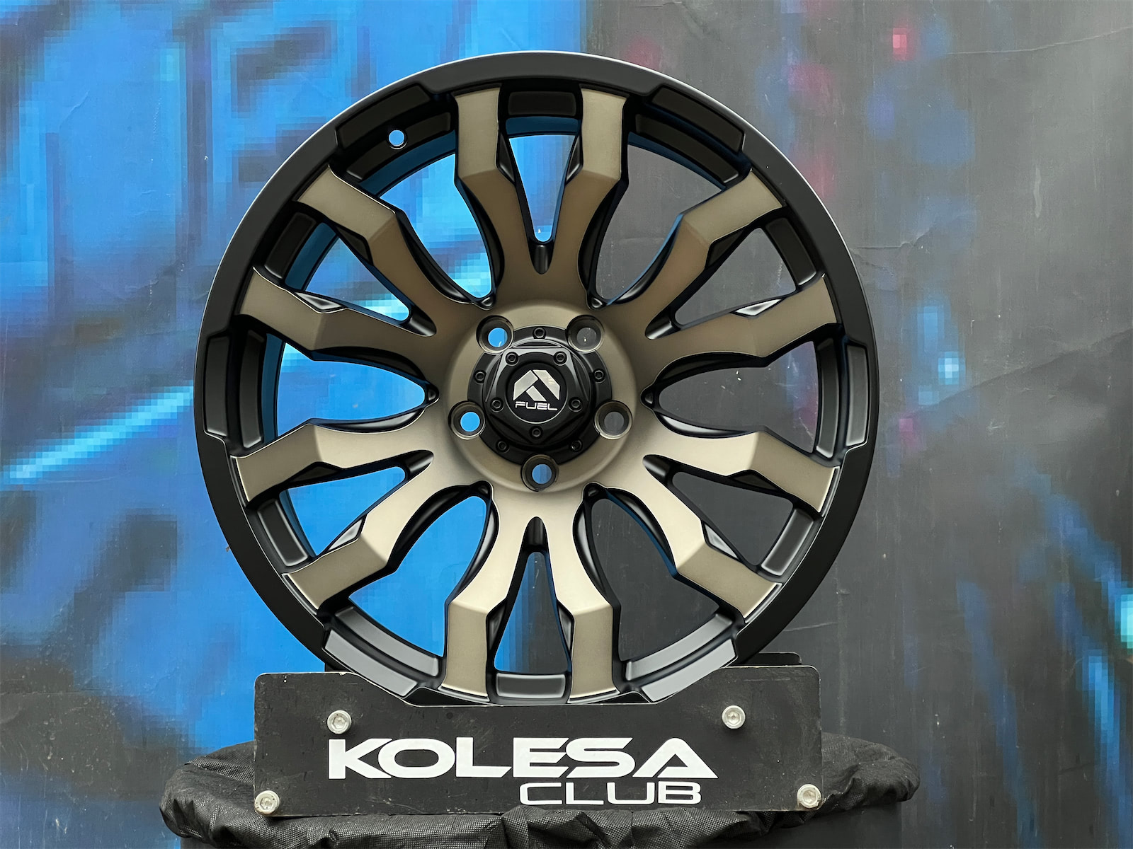 Комплект (4 шт) Fuel Design Blitz 8,5j-18 5*114,3 ET25 d67,1 MGWBL