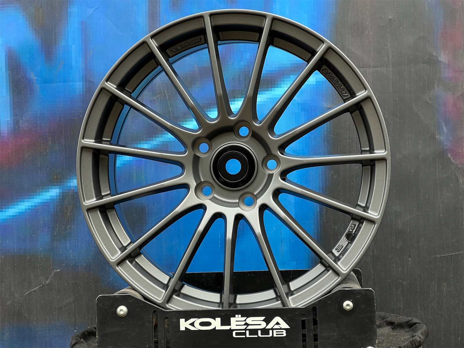 Enkei Design RS05RR 7,5j-17 5*114,3 ET35 d73,1 DMG