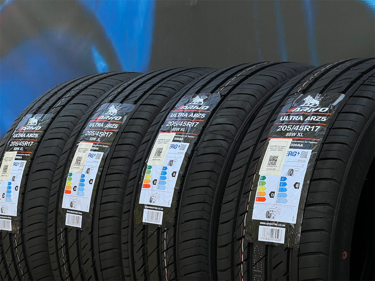 Комплект (4 шт) Arivo Ultra ARZ5 205/45 R17 88W