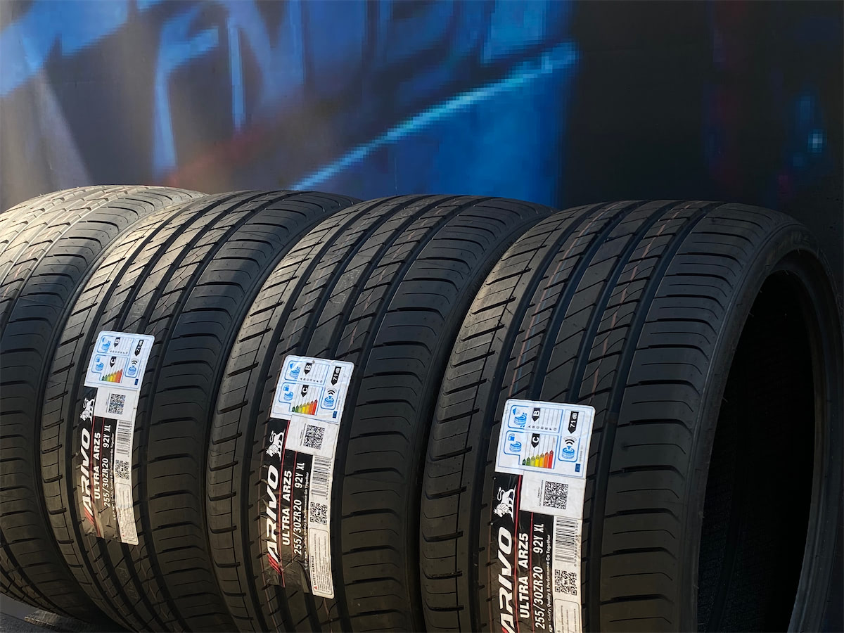 Комплект (4 шт) Arivo Ultra ARZ5 255/30 R20 92Y