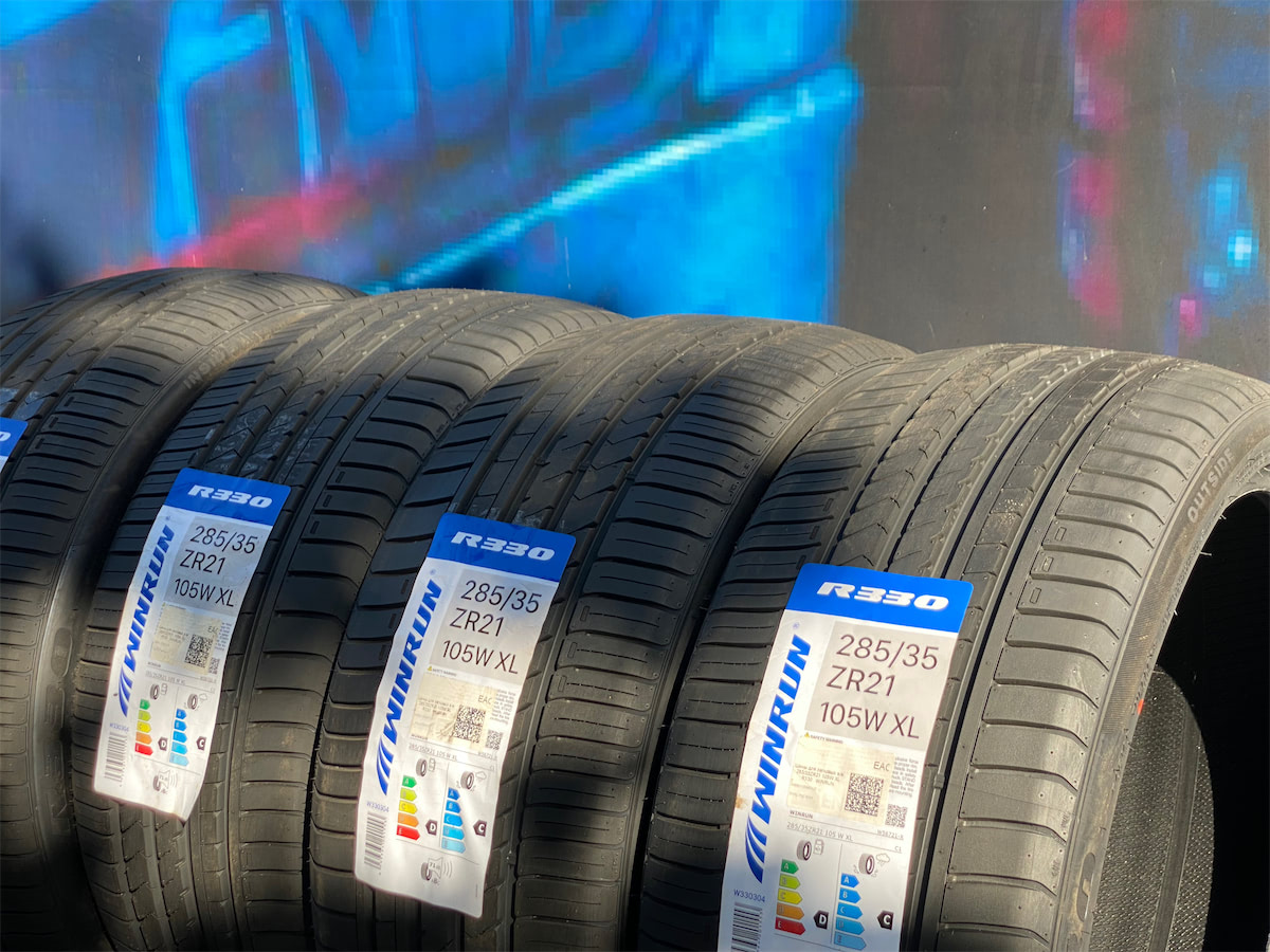 Комплект (4 шт) Winrun R330 285/35 R21 105W