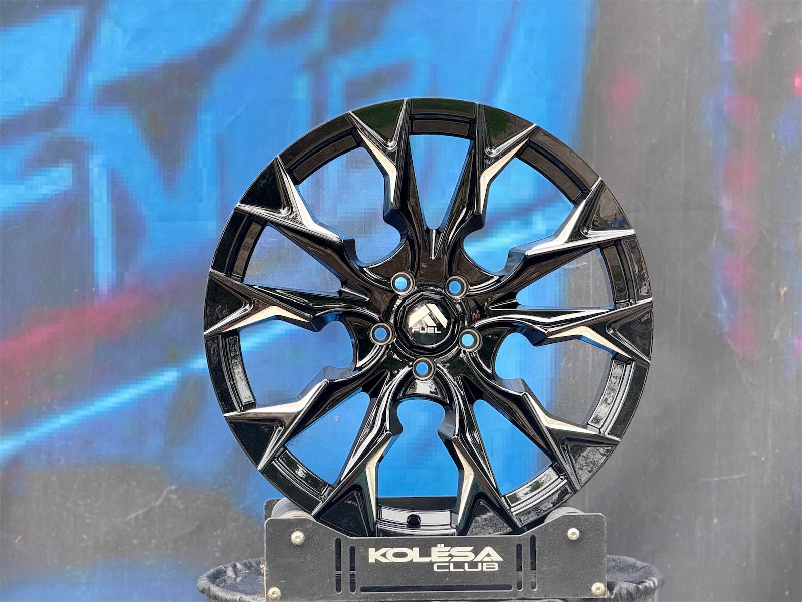 Комплект (4 шт) Fuel Design Flame 9j-20 5*120 ET40 d72,6 M+B