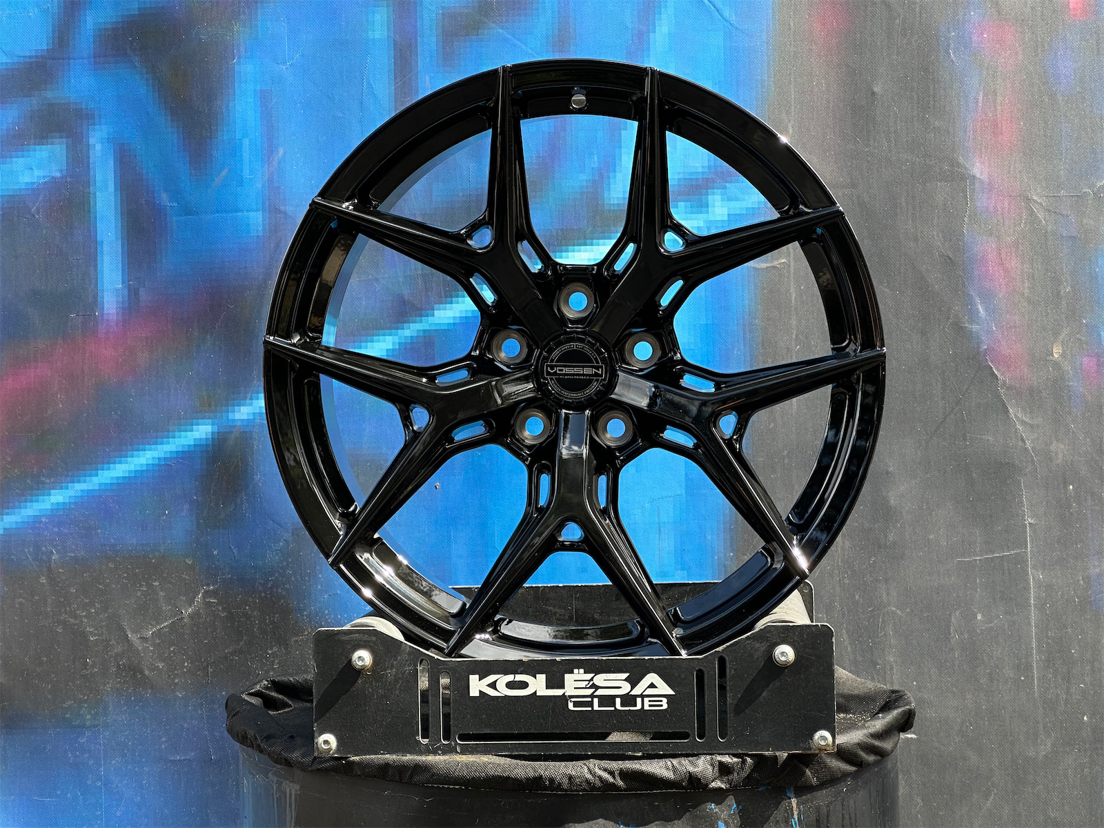 Комплект (4 шт) Vossen Design HF5 8,5j-18 5*114,3 ET35 d73,1 GB