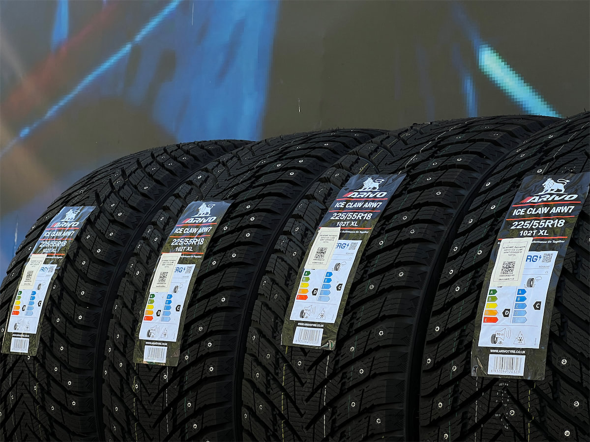 Комплект (4 шт) Arivo Ice Claw ARW7 225/55 R18 102T