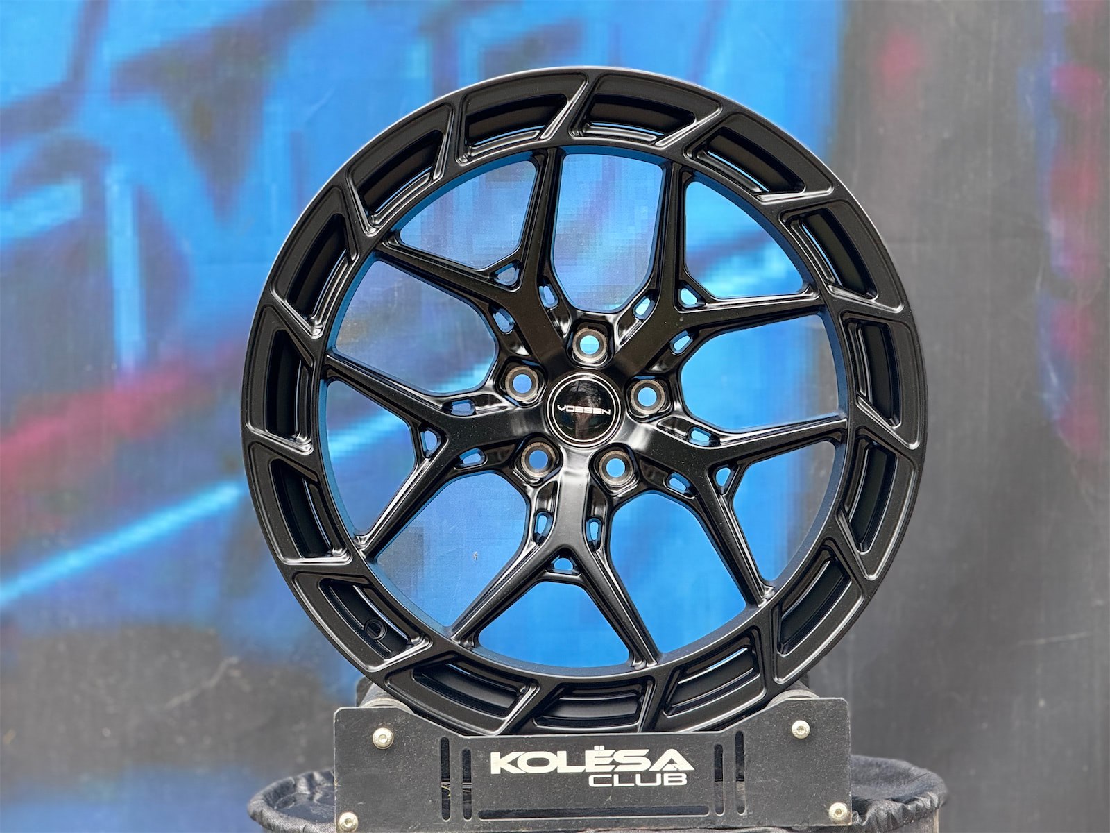 Vossen Design LC3 8,5j-20 5*108 ET35 d73,1 MB