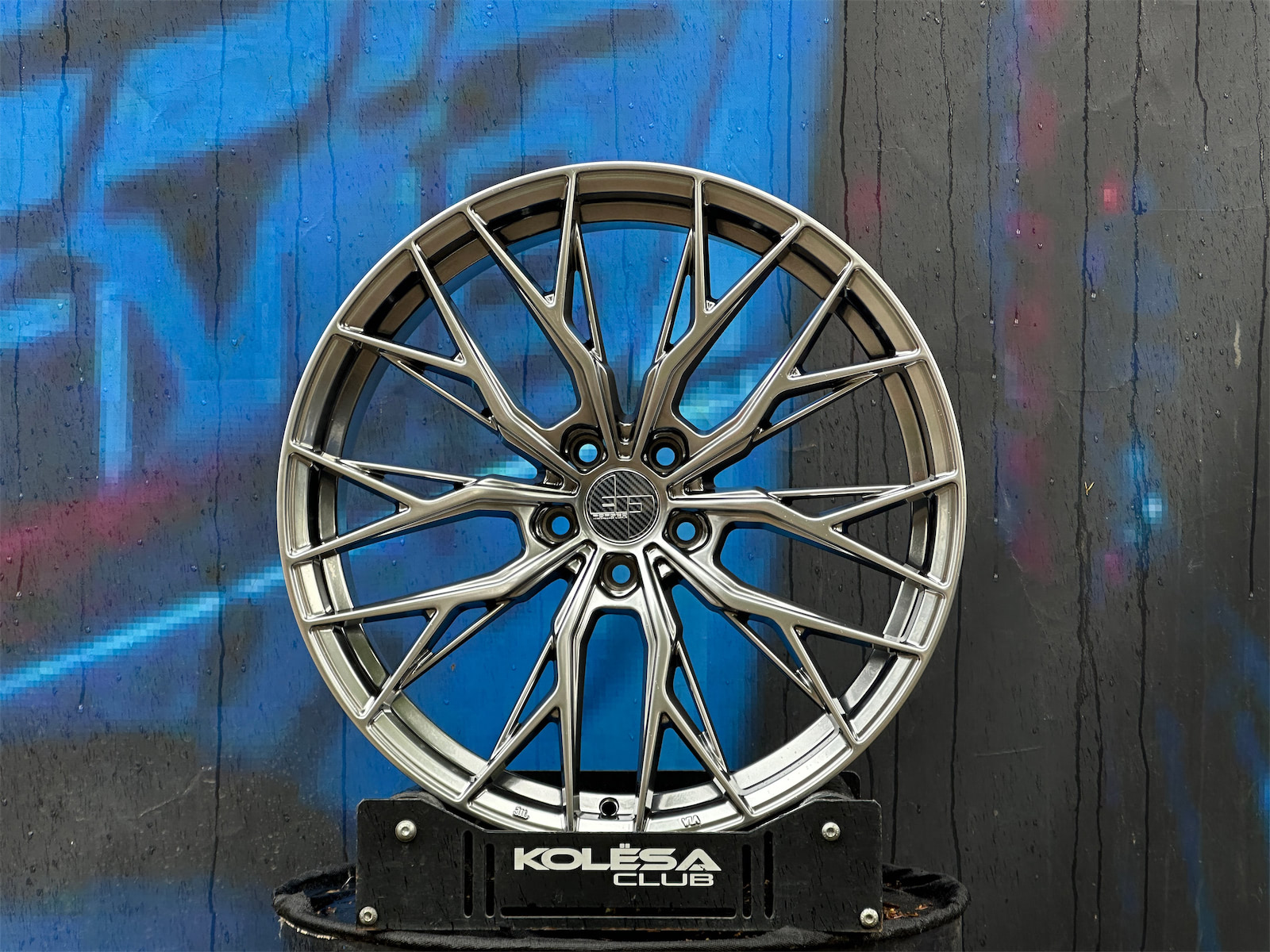 305Forged Design UF165 8,5j-19 5*114,3 ET38 d73,1 HB