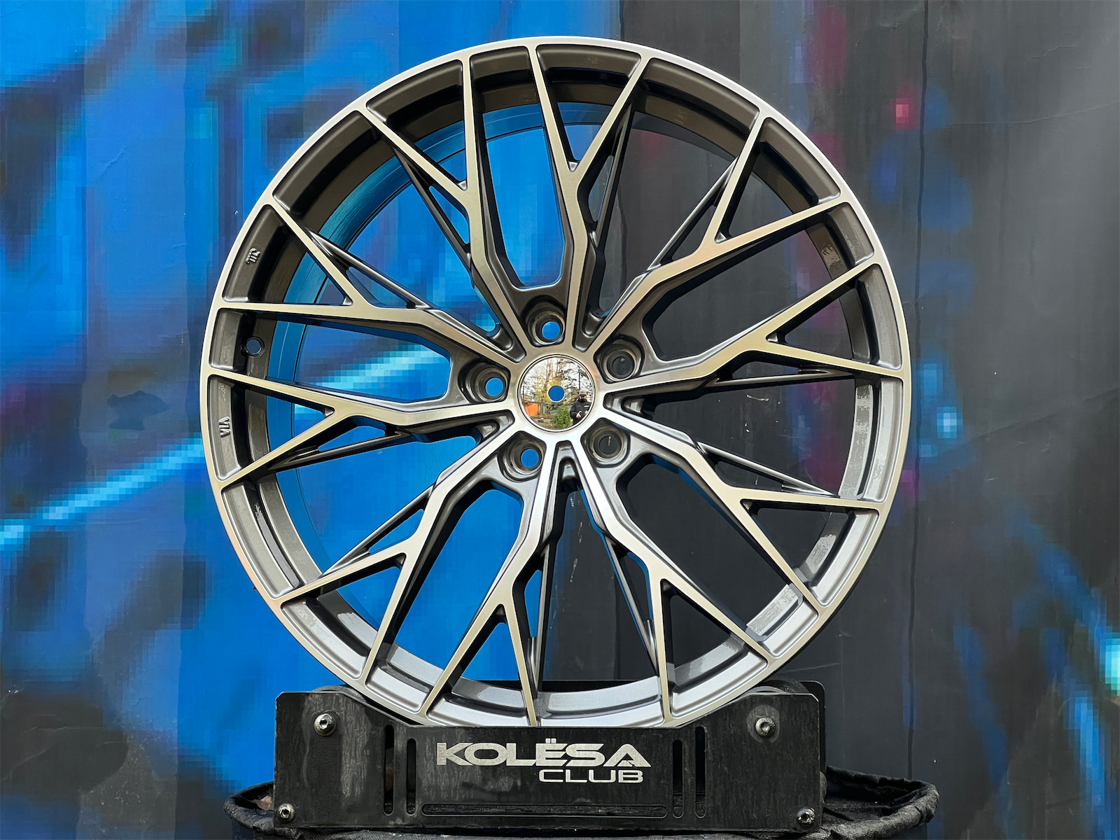 Комплект (4 шт) 305Forged Design UF165 8,5j-20 5*108 ET42 d65,1 GMF
