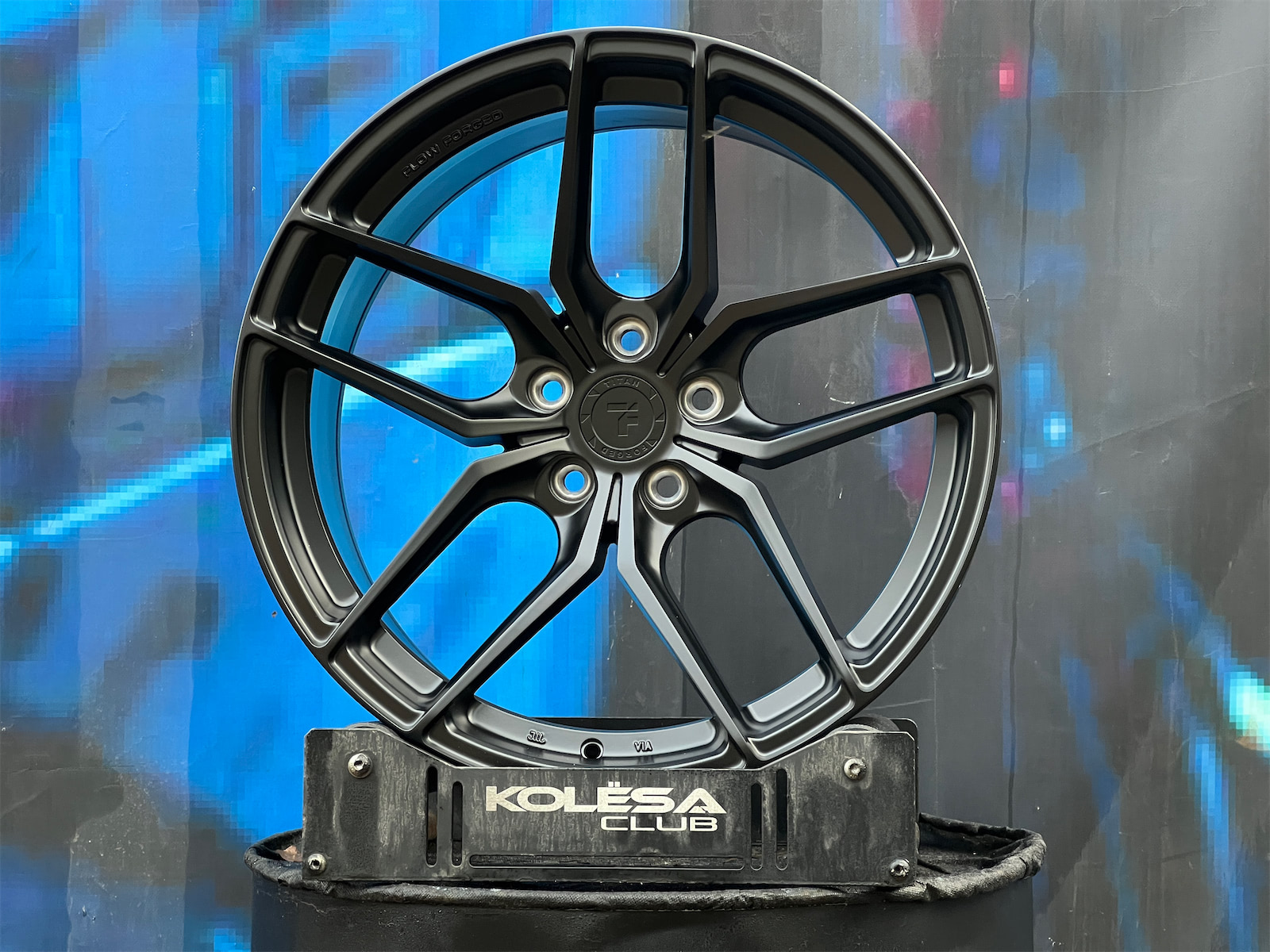 Titan Forged FA751 8,5j-19 5*120 ET35 d72,6 MB передние