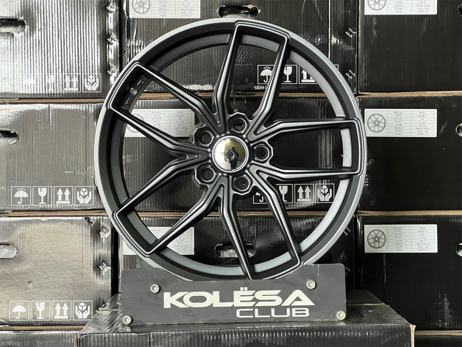 Комплект (4 шт) KC Wheels FF21 8j-18 5*114,3 ET40 d67,1 MGM