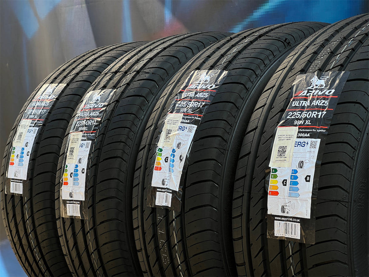 Комплект (4 шт) Arivo Ultra ARZ4 225/50 R17 98W