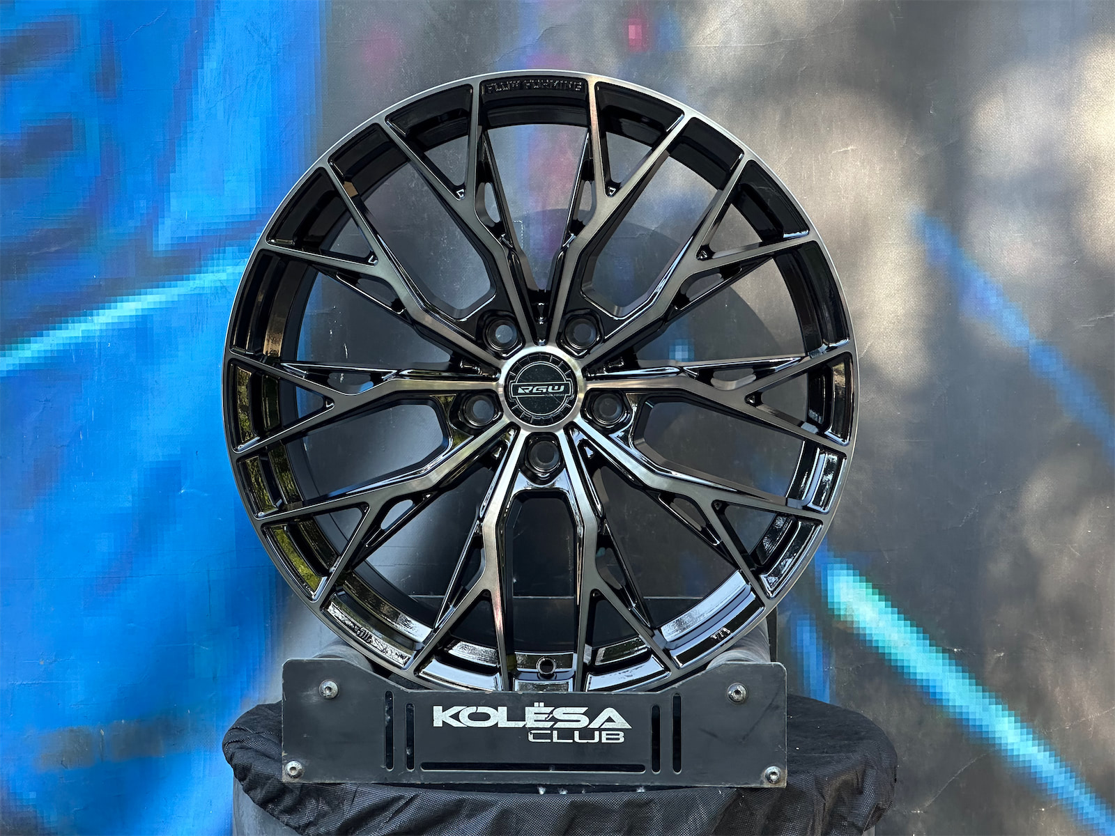 Комплект (4 шт) RGW 031FF 8,5j-19 5*114,3 ET40 d73,1 GBFL