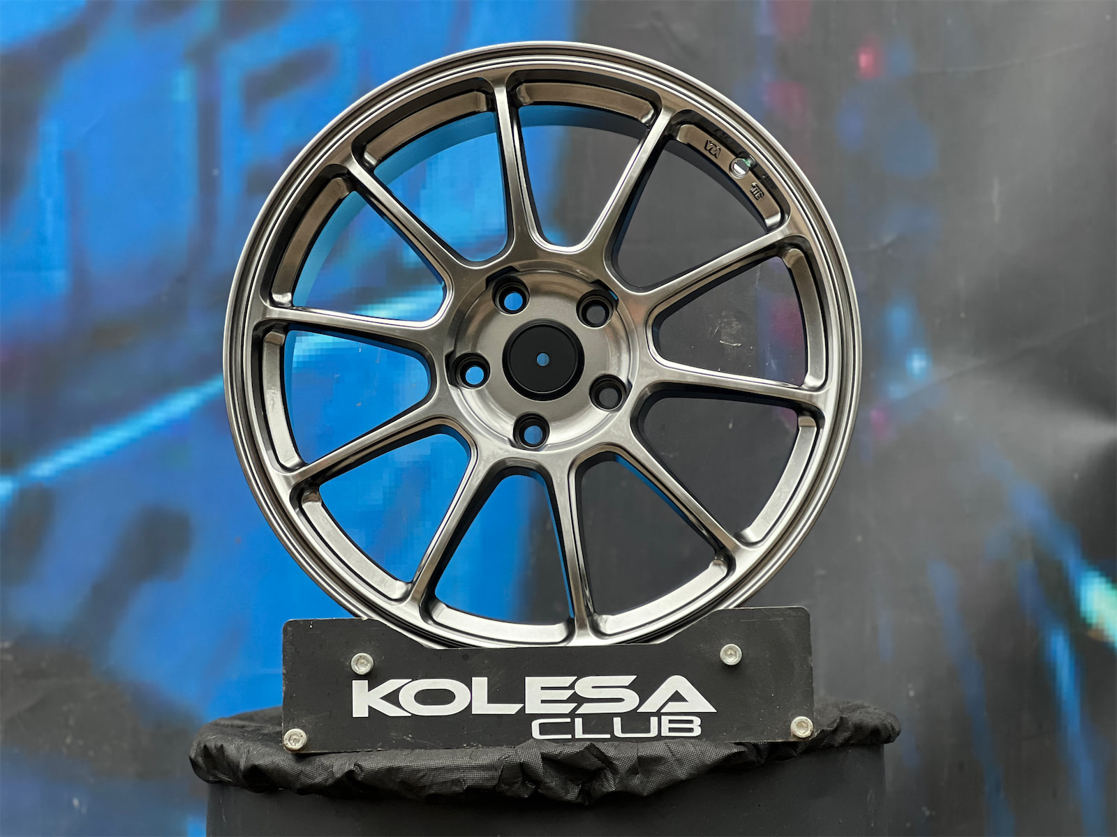 Комплект (4 шт) Rays Design ZE040 8j-18 5*114,3 ET35 d73,1 HB