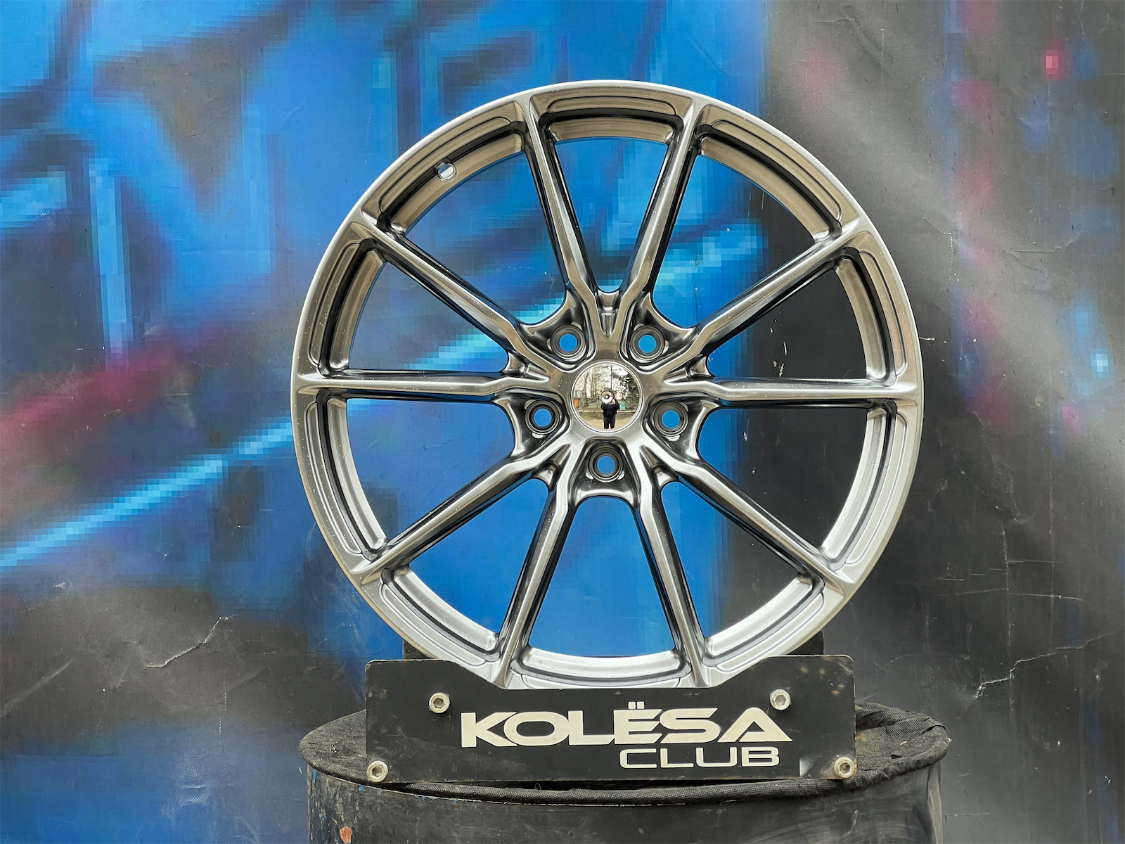 Комплект (4 шт) KC Wheels FF593 8,5j-19 5*114,3 ET38 d73,1 HS