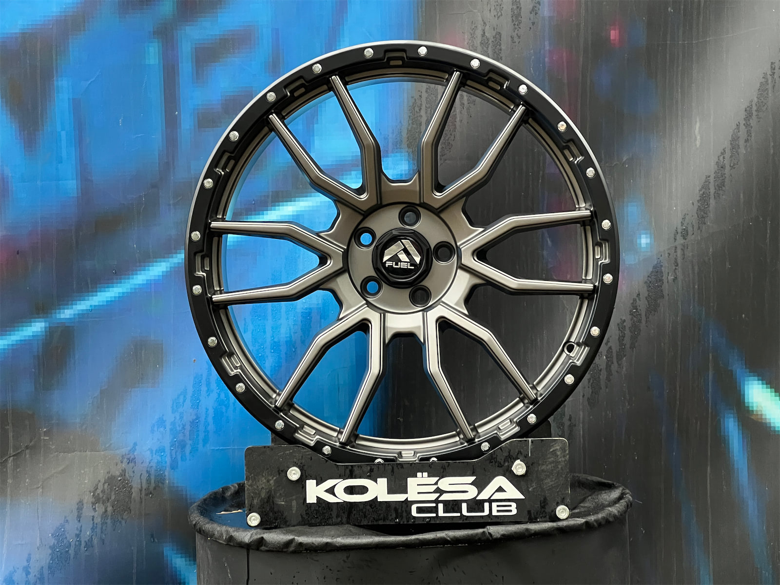 Fuel Design Rebel 8,5j-19 5*108 ET30 d73,1 MG+MBL+ChR