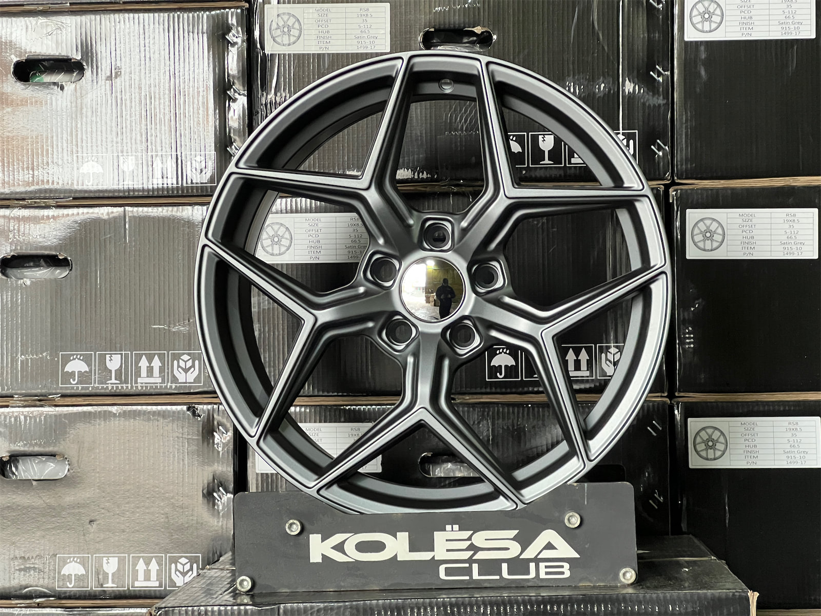 Комплект (4 шт) KC Wheels FF522 8j-18 5*114,3 ET35 d67,1 MGM