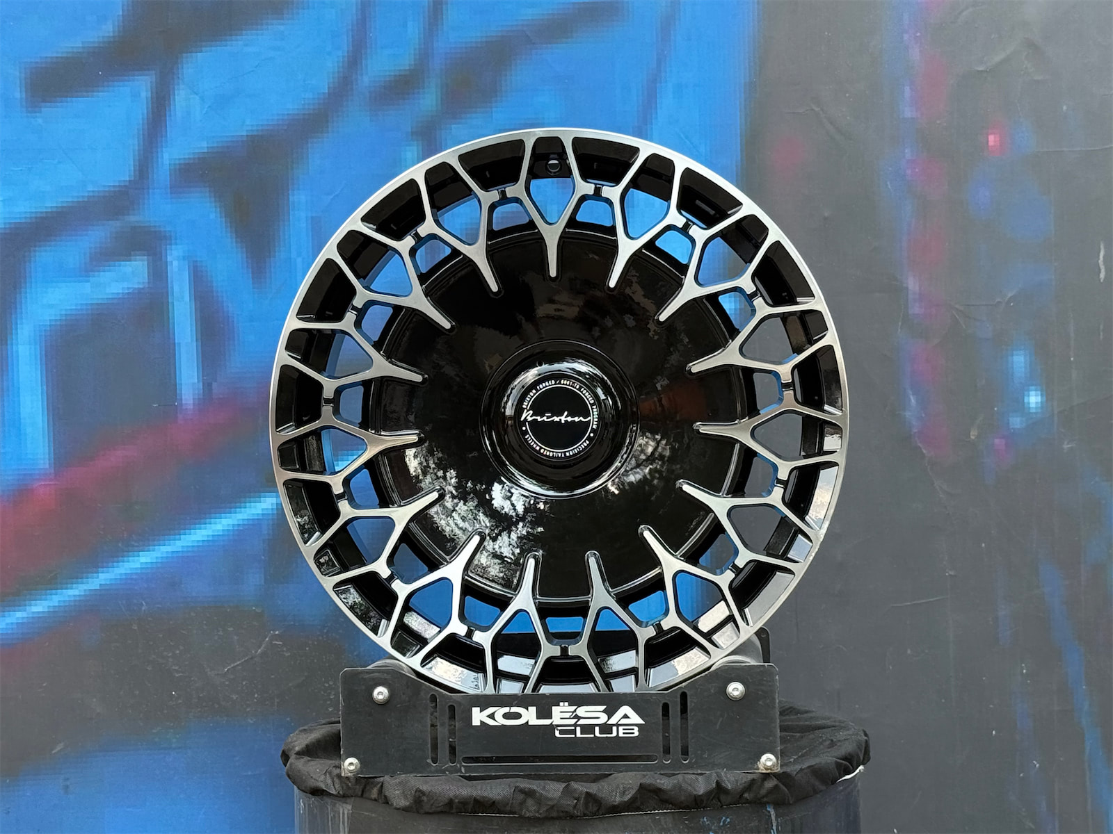 Комплект (4 шт) Brixton Design LX08 8,5j-20 5*120 ET35 d72,6 GBF