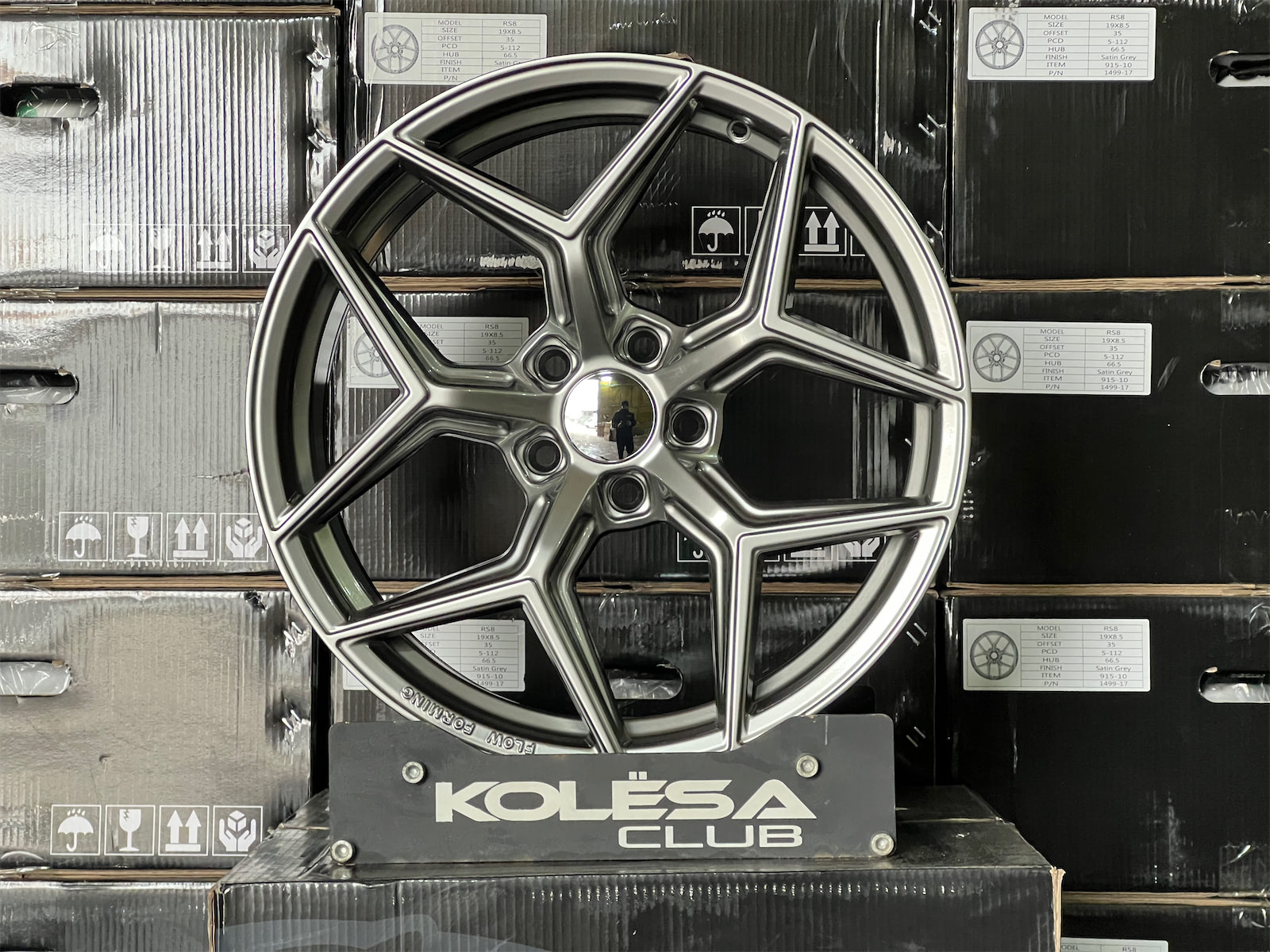 Комплект (4 шт) KC Wheels FF522 8,5j-19 5*114,3 ET40 d67,1 HB