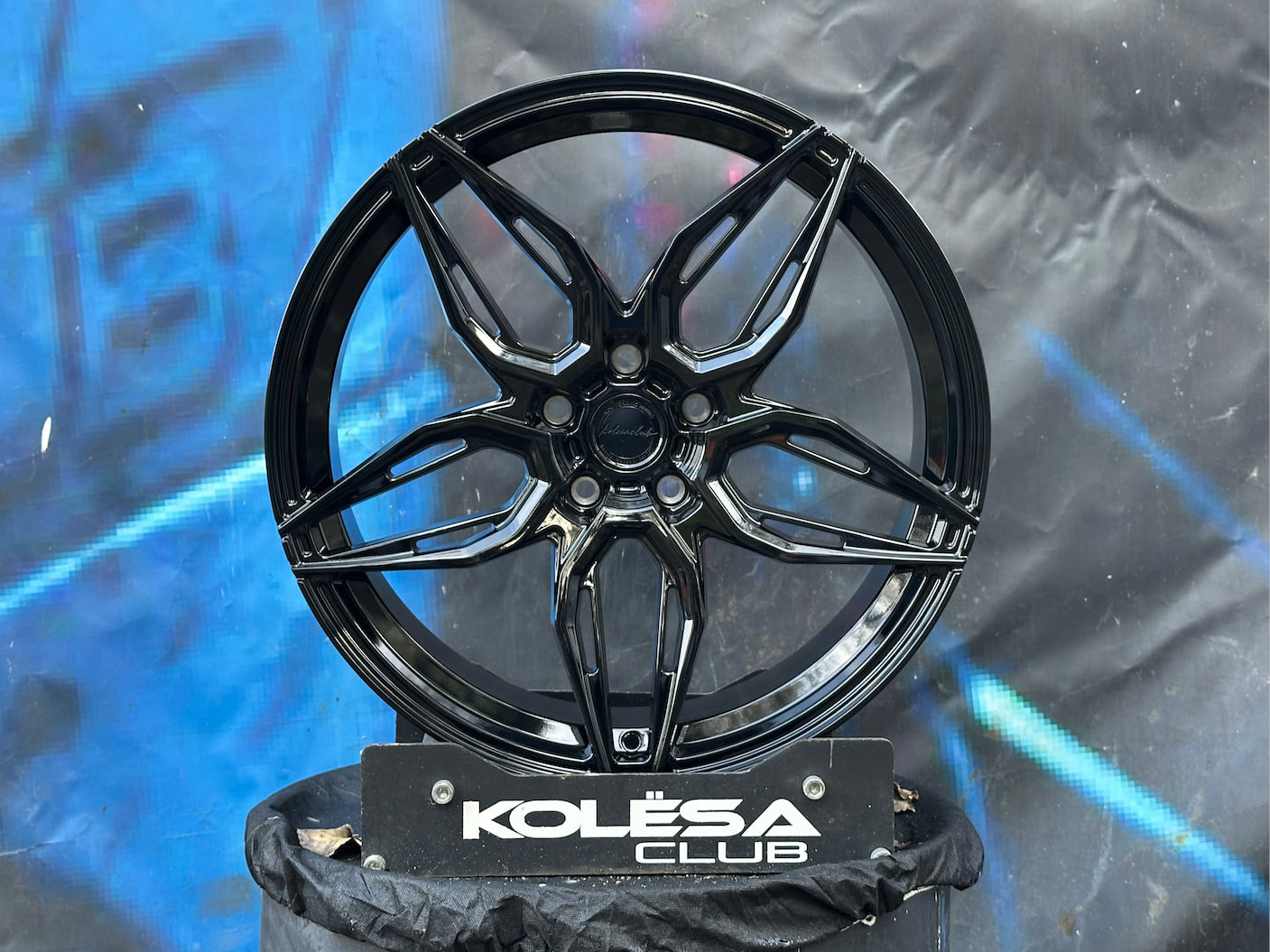 Комплект (4 шт) KC Wheels ART908 8,5j-20 5*114,3 ET45 d73,1 GB