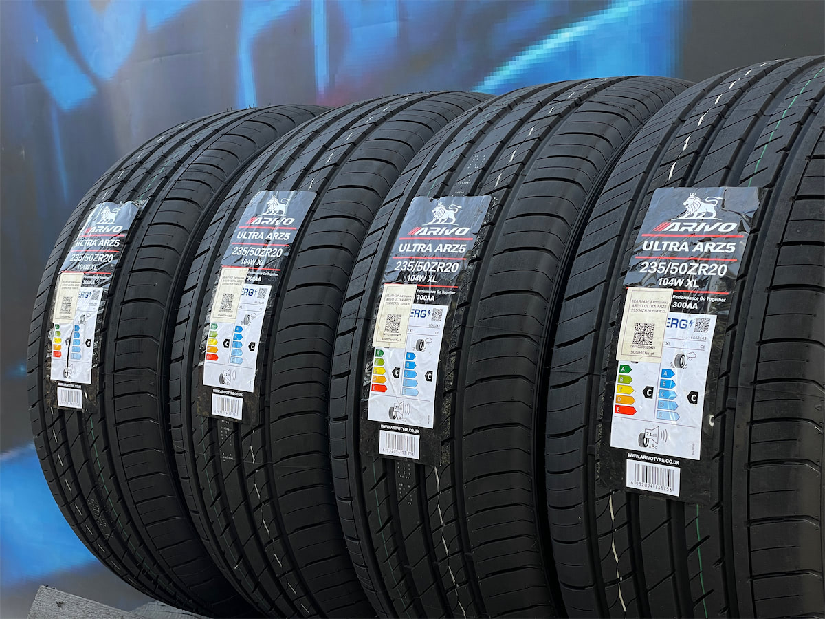 Комплект (4 шт) Arivo Ultra ARZ5 235/50 R20 104W