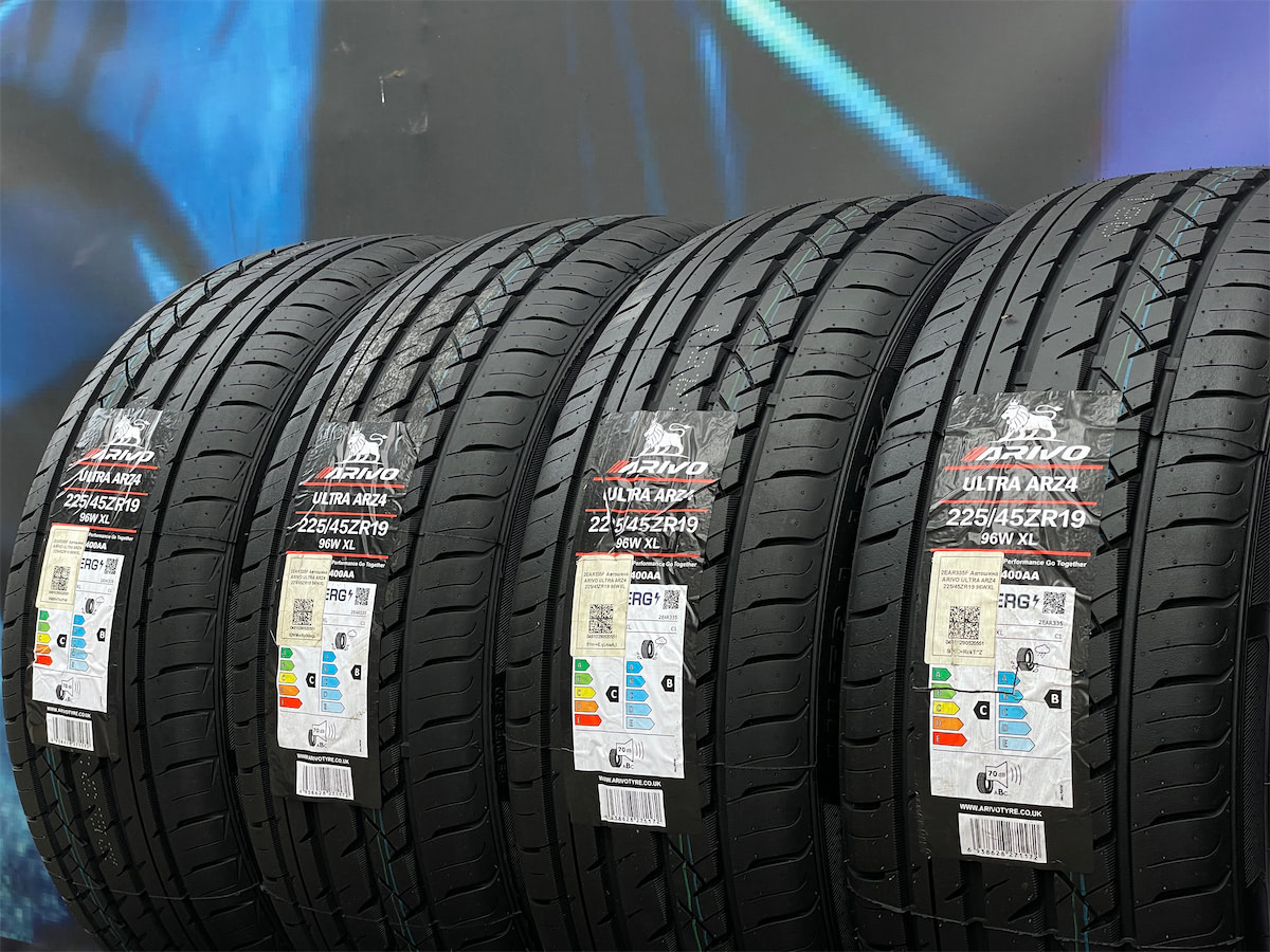 Комплект (4 шт) Arivo Ultra ARZ4 225/45 R19 96W