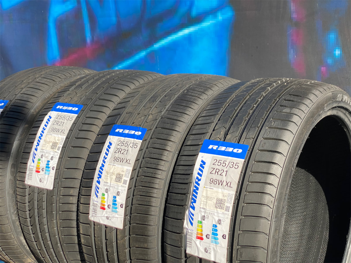 Комплект (4 шт) Winrun R330 255/35 R21 98W