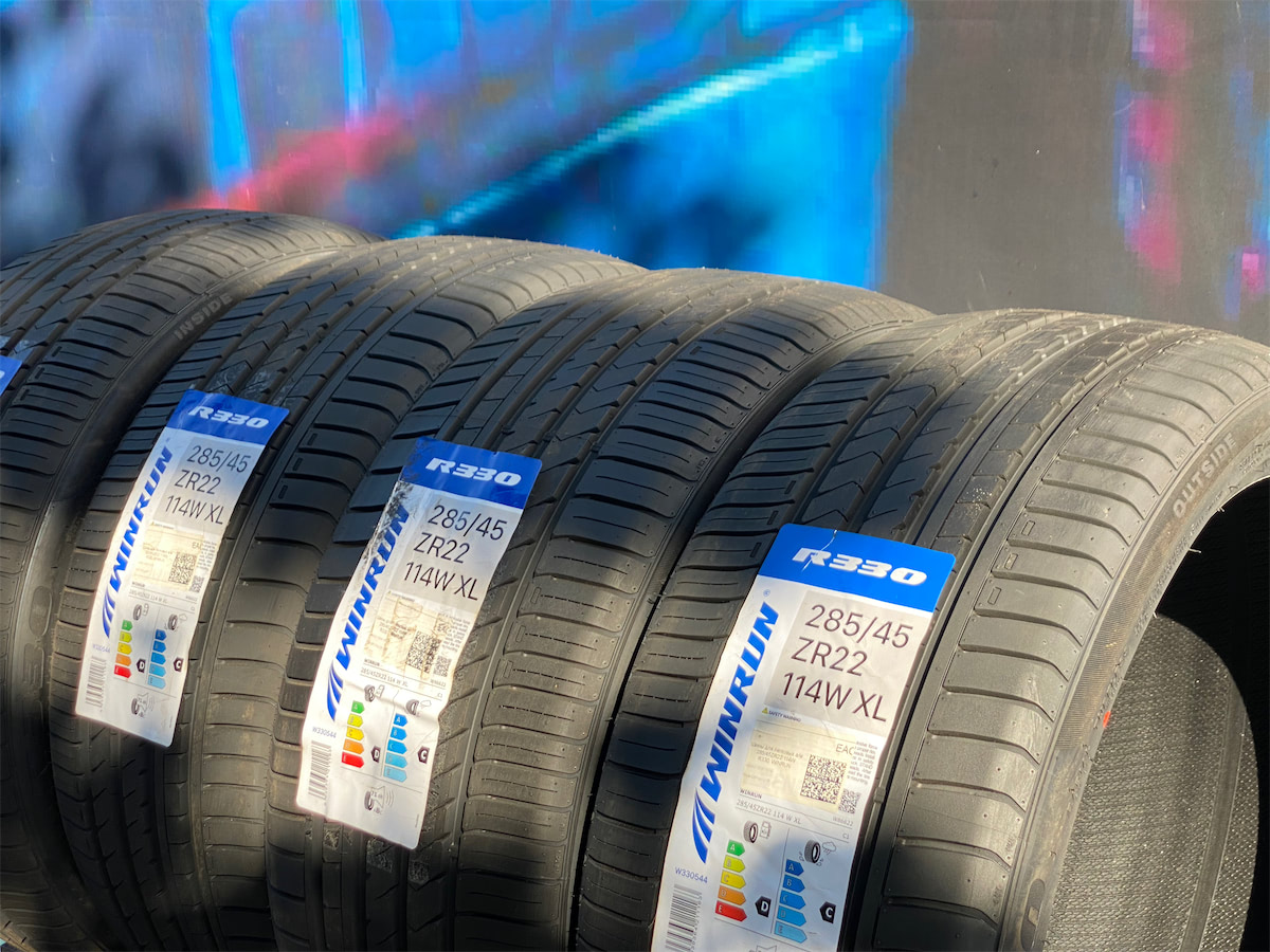 Комплект (4 шт) Winrun R330 285/45 R22 114W