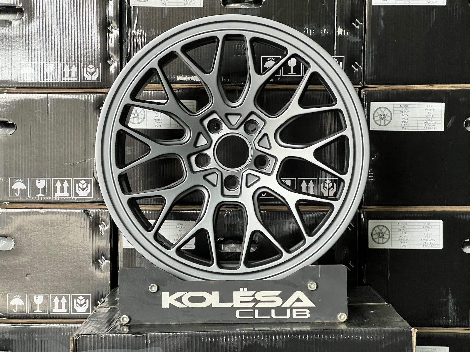 Комплект (4 шт) KC Wheels FF299 8,5j-18 5*114,3 ET35 d73,1 MGM