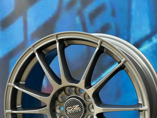 OZ Racing Design Ultraleggera 7,5j-17 5*114,3 ET45 d73,1 GG