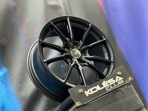 Комплект (4 шт) KoKo Wheels FF593 8j-18 5*112 ET38 d66,45 MB