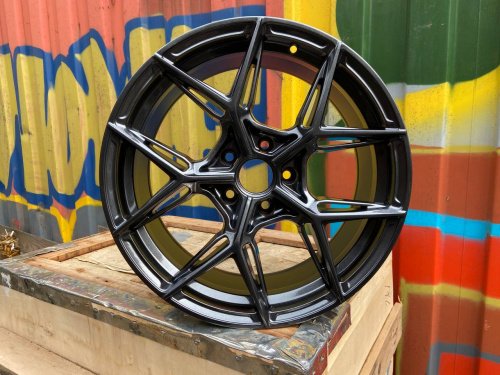 Комплект (4 шт) Sakura Wheels YA3823 8,5j-19 5*114,3 ET35 d73,1 GBF