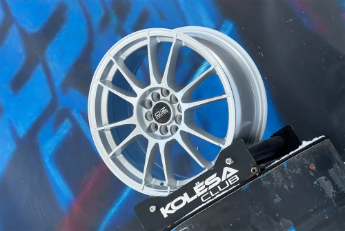 Комплект (4 шт) OZ Racing Design Ultraleggera 7,5j-17 5*100 ET40 d73,1 S