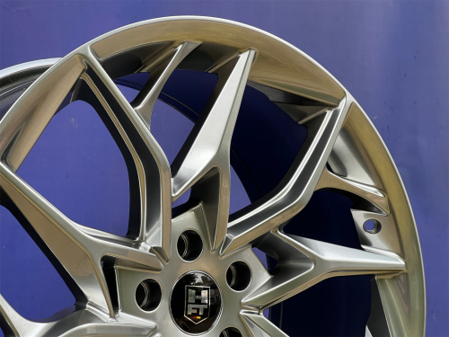 Комплект (4 шт) Khann Design DUX14 8,5j-19 5*114,3 ET35 d67,1 HB