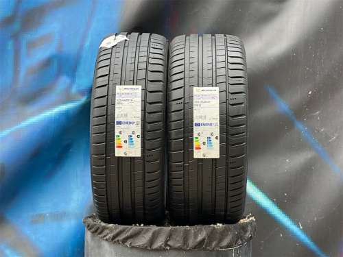 Комплект разноширокий Michelin Pilot Sport 5 255/35 R19 и 225/40 R19