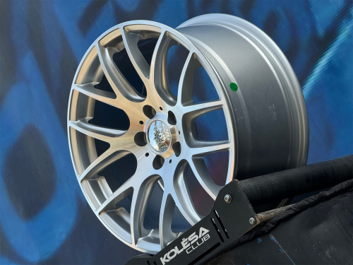 Комплект 3sdm Design D001 9j-20 5*120 et22 d74,1 и 10,5j-20 5*120 d74,1 SF
