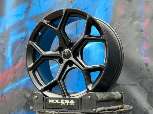 Комплект (4 шт) Sakura Wheels FBX112 8,5j-19 5*112 ET35 d66,5 MB