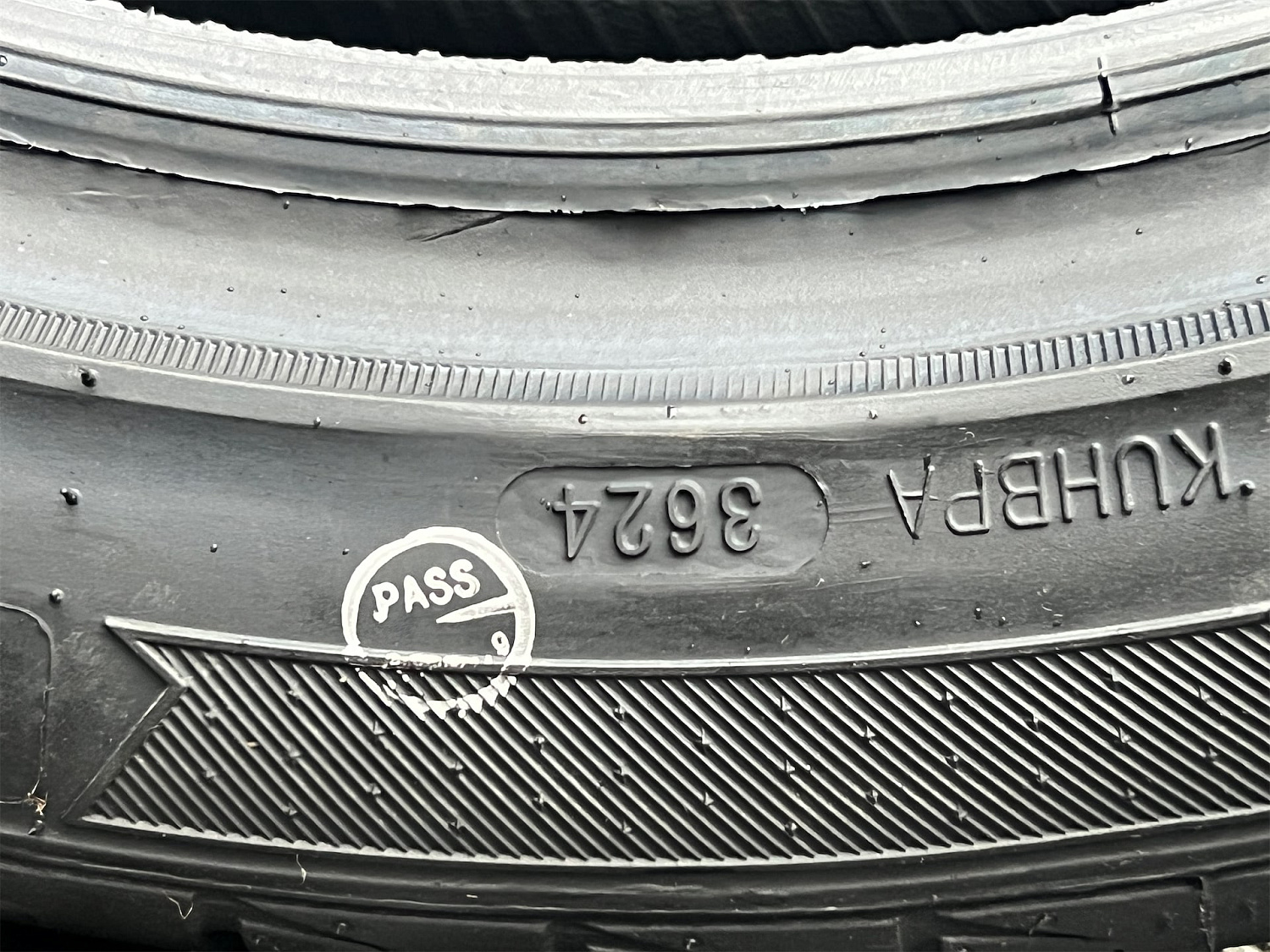 Arivo Ultra ARZ4 225/45 R18 95W