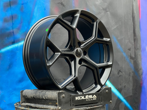 Комплект (4 шт) Sakura Wheels FBX112 8,5j-19 5*112 ET35 d66,5 MB