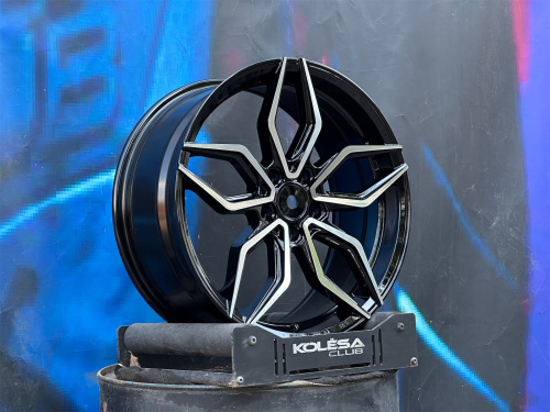 Комплект (4 шт) Sakura Wheels YA3372 8,5j-19 5*114,3 ET45 d73,1 GBF