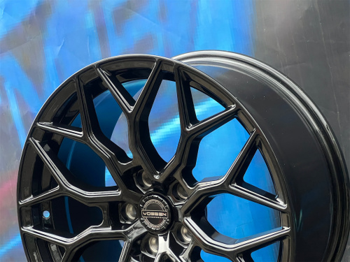 Vossen Design HF2 8,5j-20 5*114,3 ET35 d67,1 GB