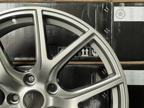 Комплект (4 шт) KC Wheels OEM 751 9j-20 5*127 ET35 d71,5 HB