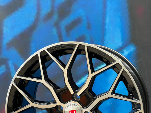 Vossen Design HF2 7,5j-17 4*100 ET40 d73,1 GBF
