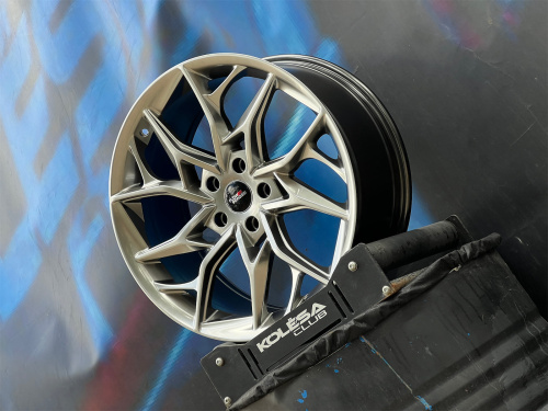 Комплект (4 шт) Khann Design DUX14 8,5j-19 5*114,3 ET35 d67,1 HB