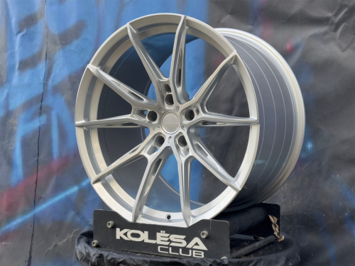 Комплект KC Wheels ART7009 11,5j-20 5*120 et30 d74,1 и 10,5j-20 5*120 d74,1 FBS