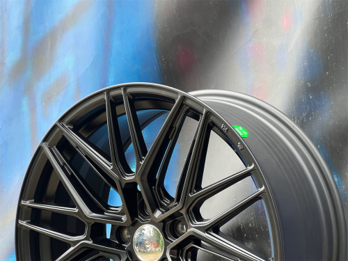 Комплект (4 шт) KoKo Wheels FF581 8j-18 5*112 ET38 d66,45 MB