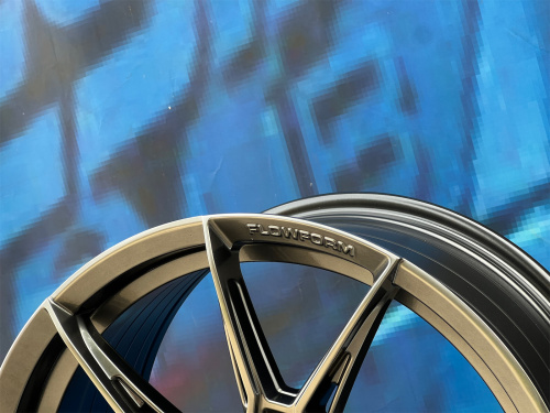 Комплект KC Wheels XF050 9j-18 5*120 et35 d72,6 и 8j-18 5*120 d72,6 HB